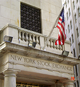 WALL STREET NYSE Group, Inc. (NYSE:NYX) opera dos bolsas de valores seguras: la New York Stock Exchange (the "NYSE") y NYSE Arca (formalmente conocida como Archipelago Exchange, o ArcaEx, y Pacific Exchange). NYSE Group es lider en asegurar transacciones y operaciones comerciales seguras. Wall Street esta ubicado en Downtown Manhattan de NYC